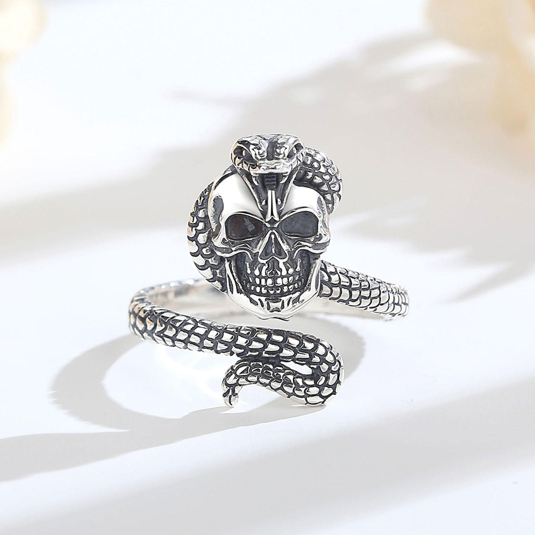 แหวนเงินแท้ 925 ลายหัวงู ปรับข - Gothic Skull Ring บทวิจารณ์และราคา