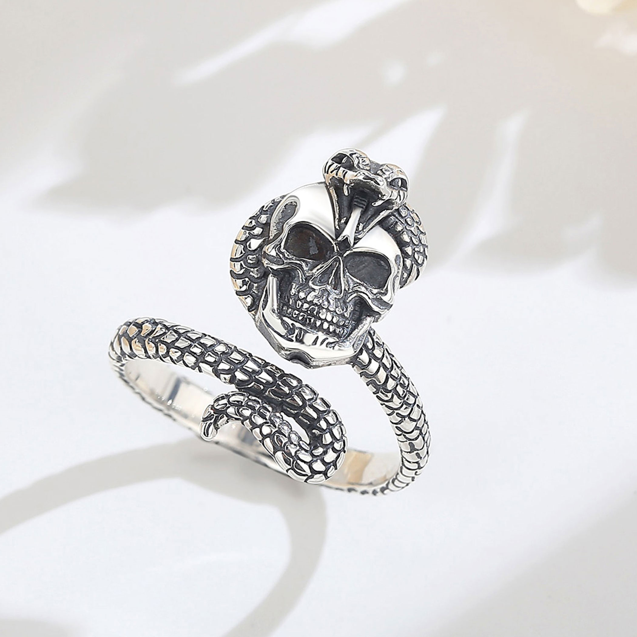 แหวนเงินแท้ 925 ลายหัวงู ปรับข - Gothic Skull Ring บทวิจารณ์และราคา